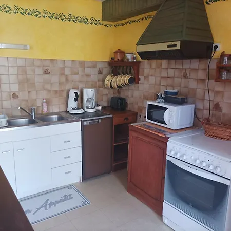 T3 Au Rez-de-chaussée Proche Centre Avec Parking Et Animaux Acceptés - Fr-1-843-16